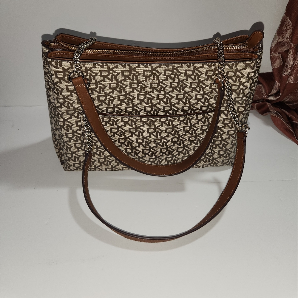 New/Never Worn Authentic DKNY Bryanna Shoulder Bag w/ Wallet